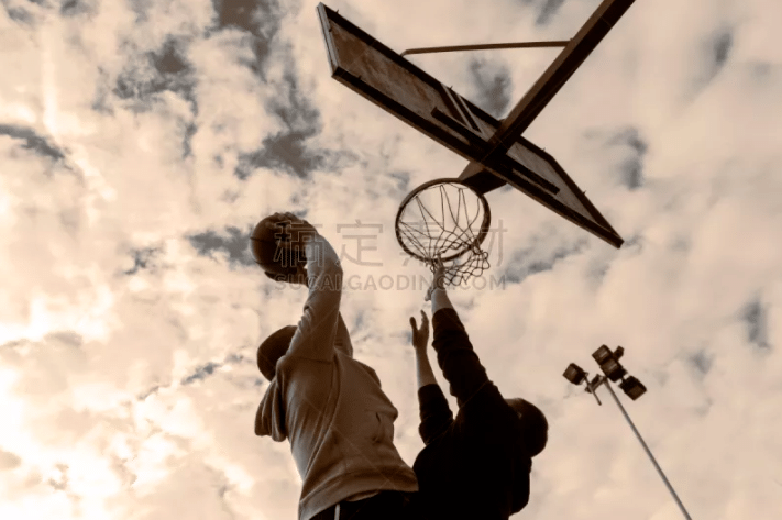 奥斯曼·登贝莱统治比赛！😎 无论是集体荣誉还是个人奖项，巴黎圣日耳曼的这位球星应有尽有。洲际杯 来源：TNT全部 法国超级杯 ✅